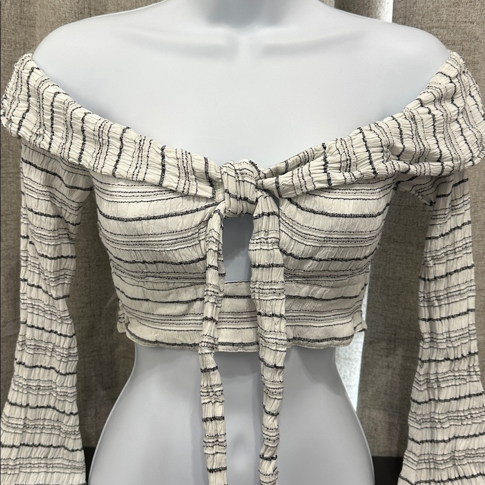 MAJORELLE Off-Shoulder Top - Picture 2 of 9